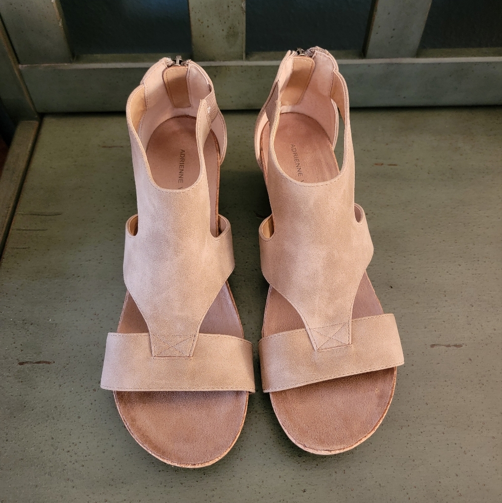 Adrienne Vittadini Women's Tan Sandals 8.5 NWOT